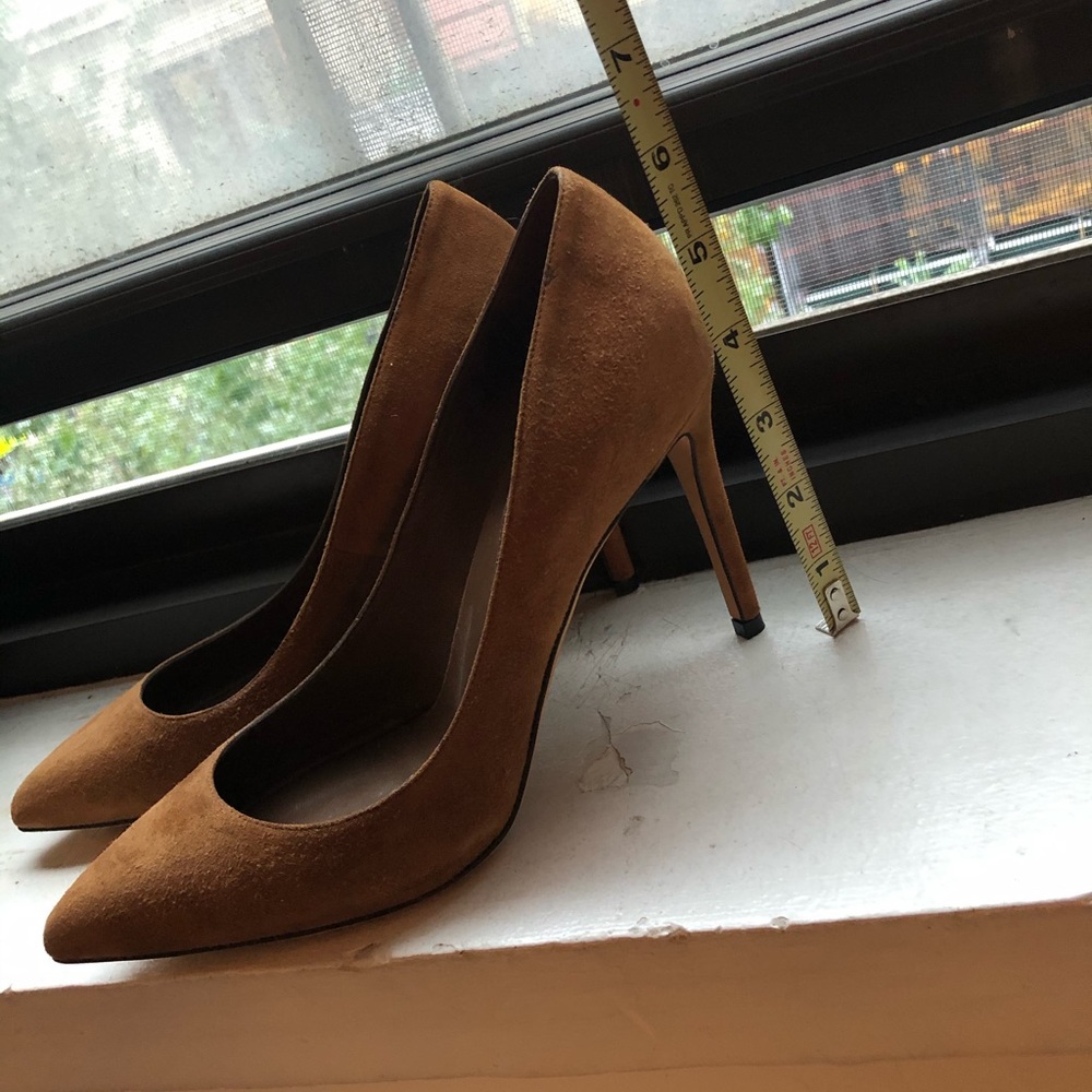 NEW Gucci brown suede heels size 37, $795